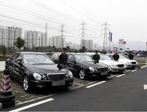 成都選擇正規(guī)的租車公司